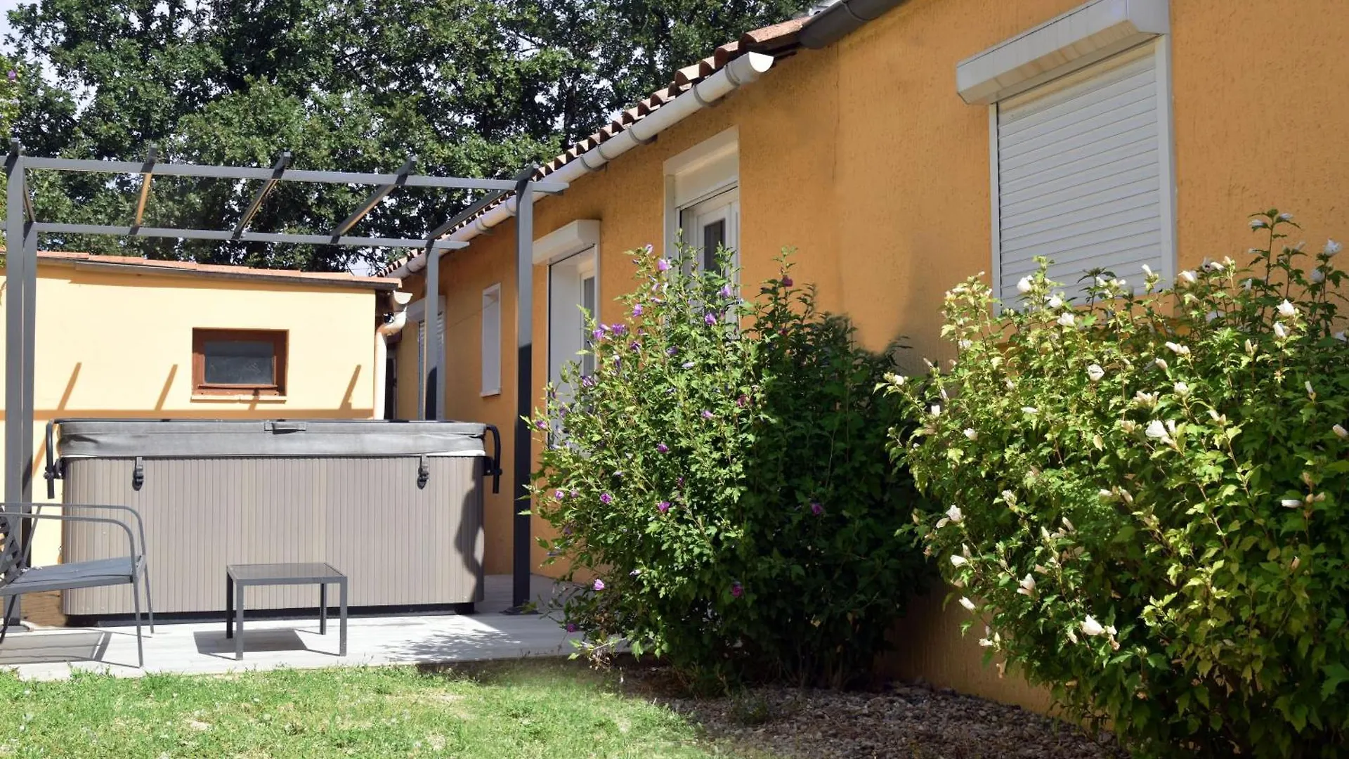 Villa Spacieuse Au Calme Absolu Avec Grande Piscine Jacuzzi Chauffe - Grand Jardin Sans Vis A Vis- Salle De Jeux Avec Fresque Du Nougat - Ideal Familles Et Groupes Drome Provencale Монтелимар